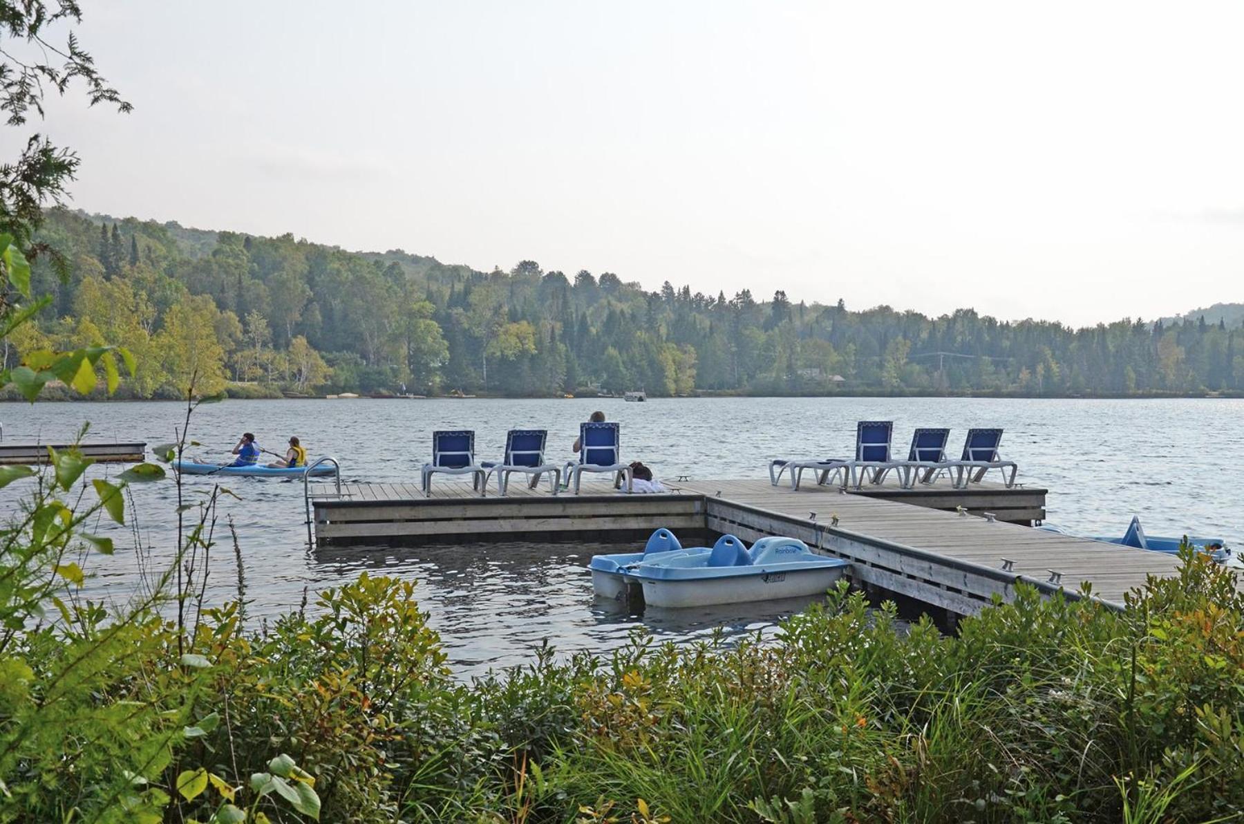 Lakefront Mountain View Remote Work - 1 Bd Suite Lac-Superieur Esterno foto