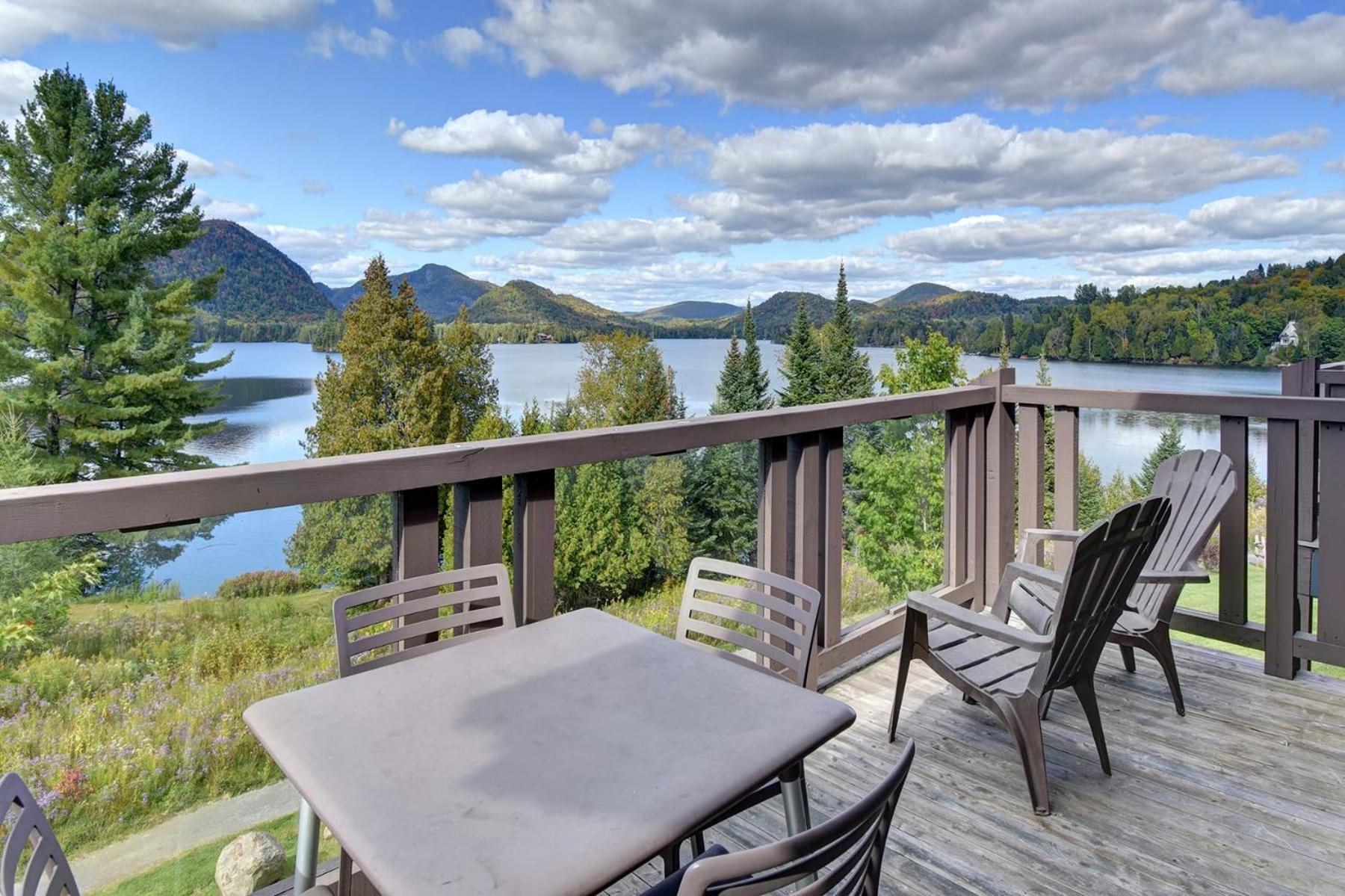 Lakefront Mountain View Remote Work - 1 Bd Suite Lac-Superieur Esterno foto